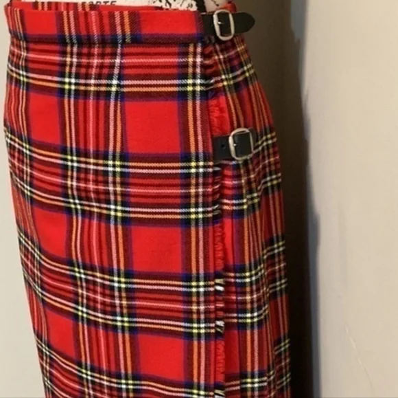 Borderglen Wool Wrap Wool Skirt Kilt in Red and Black Plaid - Picture 3 of 6